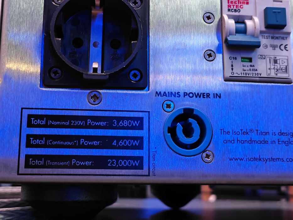 Мережевий фільтр Isotek EVO 2 Titan + кабель