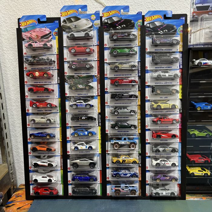 Колекційні машинки моделі 1:64 Hot Wheels та Matchbox нові запаковані