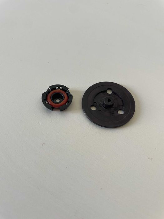Lote 2 Spindle Hub PS1 / PS One (Leitor CD) - 1 Novo + 1 p/ Doador de Peças