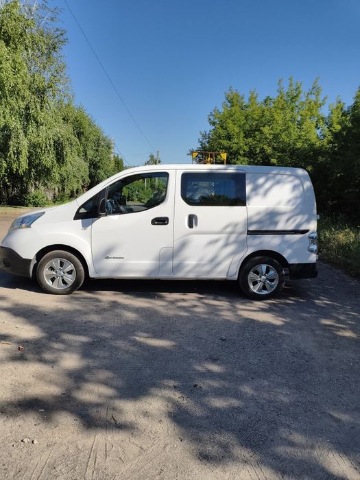 Продам Nissan E NV200 2015