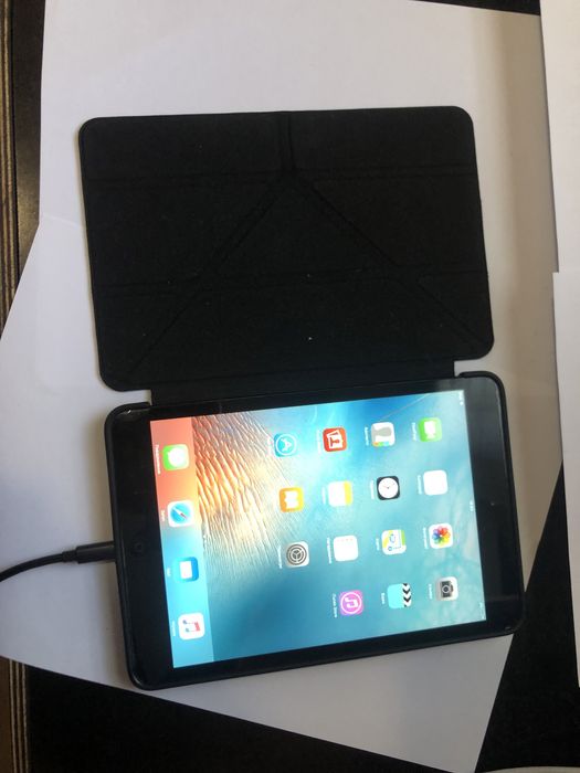 Планшети IPad mini A1432 та Assistant AP-712B