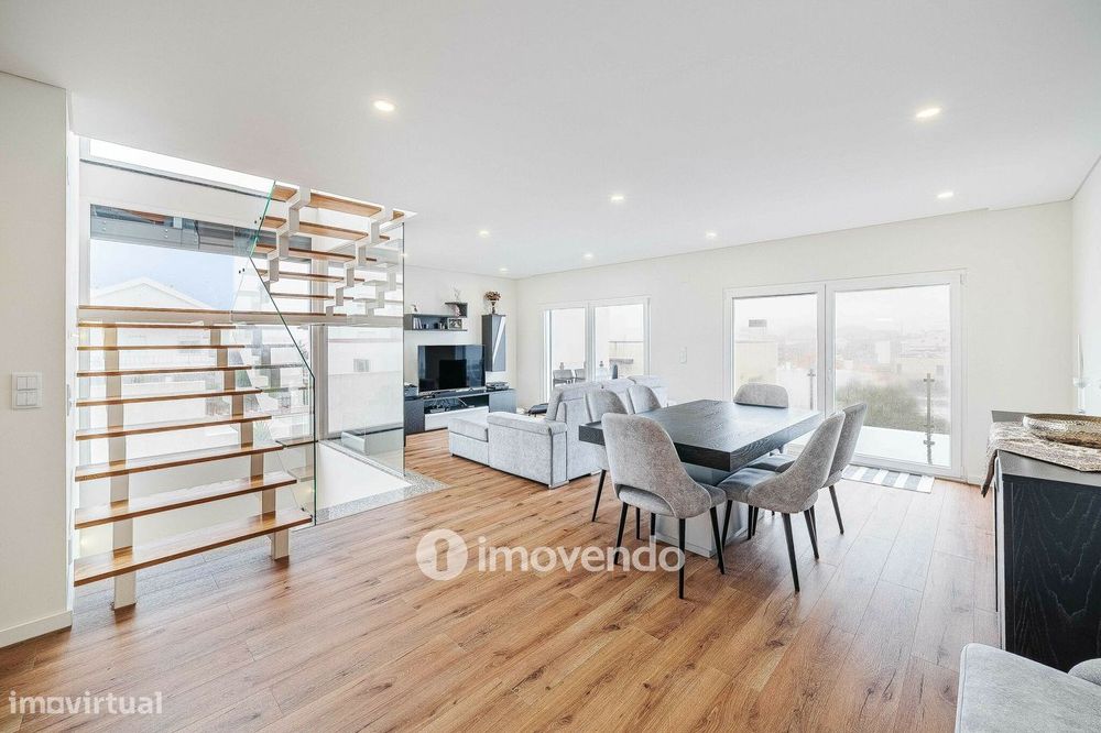 Moradia T3+1 moderna e exclusiva, com garagem e jardim, em Porto Salvo