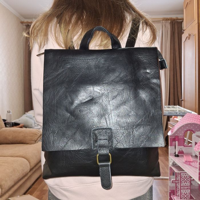 Рюкзак , чорний, жіночий.