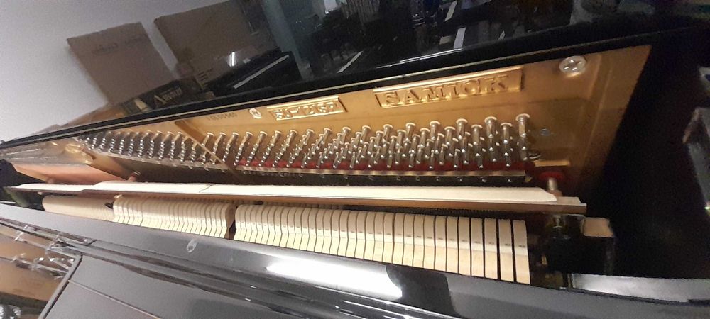 Piano vertical design Alemão Samick em excelente estado