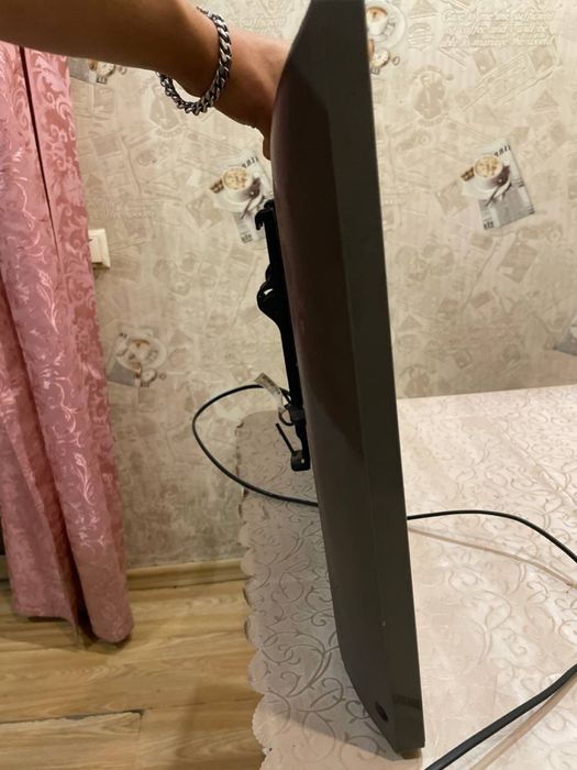 LED/Телевизор Samsung Модель: UE28F4000AW 28-Дюймов