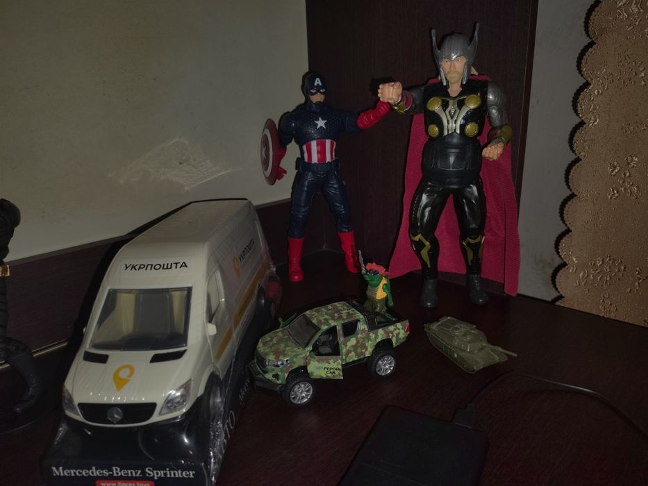 Фігурки Neca і DC та Marvel