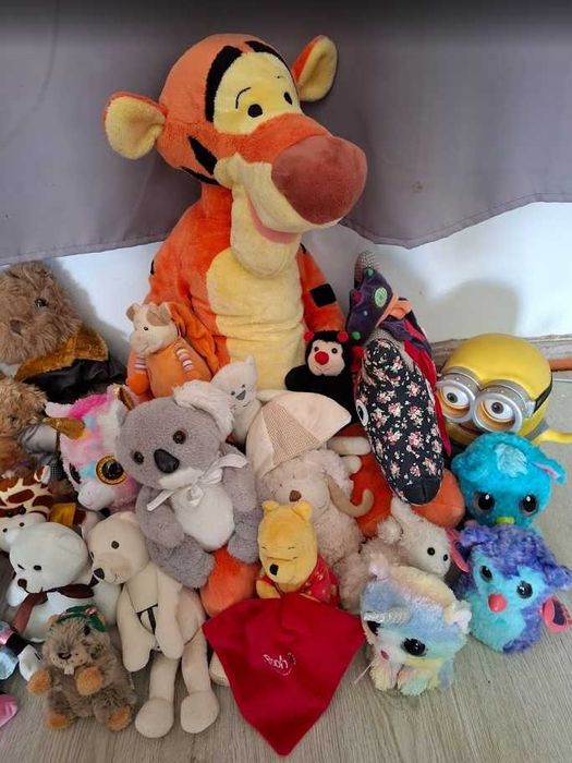 Lote de peluches – várias tamanhos e personagens