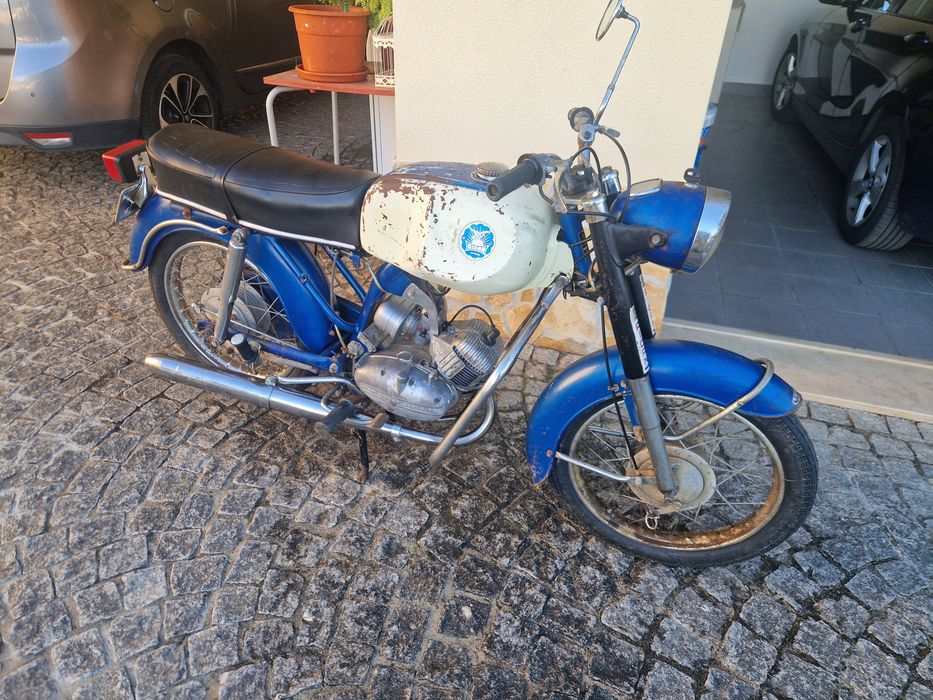 Motorizada toda reparada em bom estado
