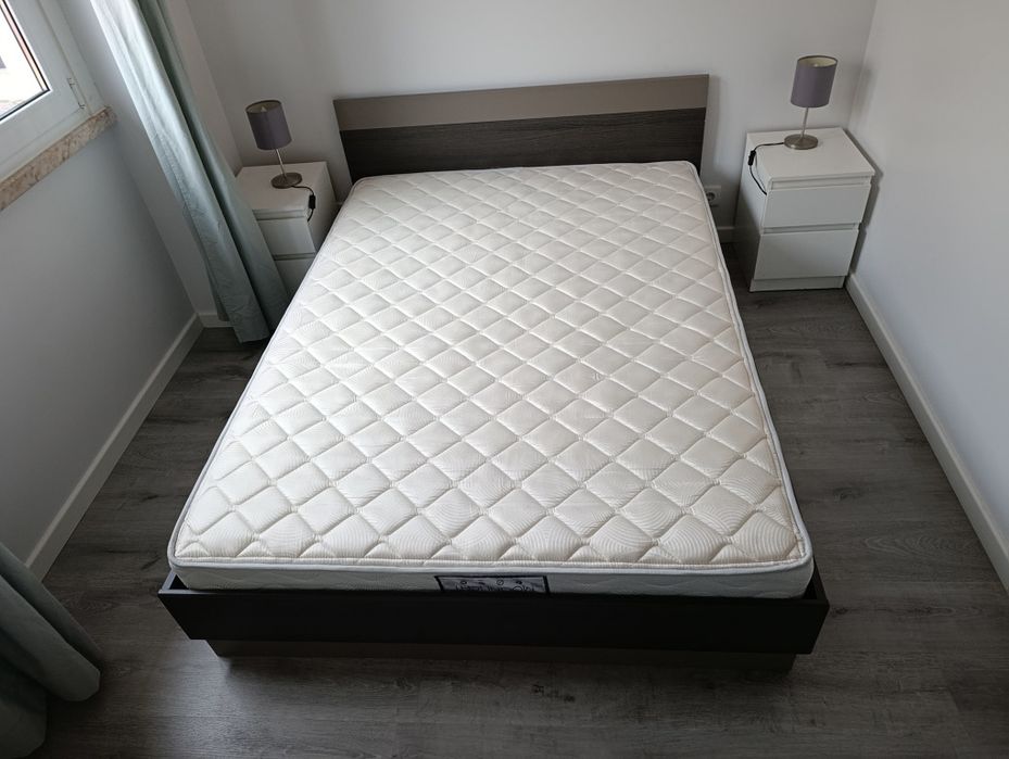 Cama com colchão 140x190