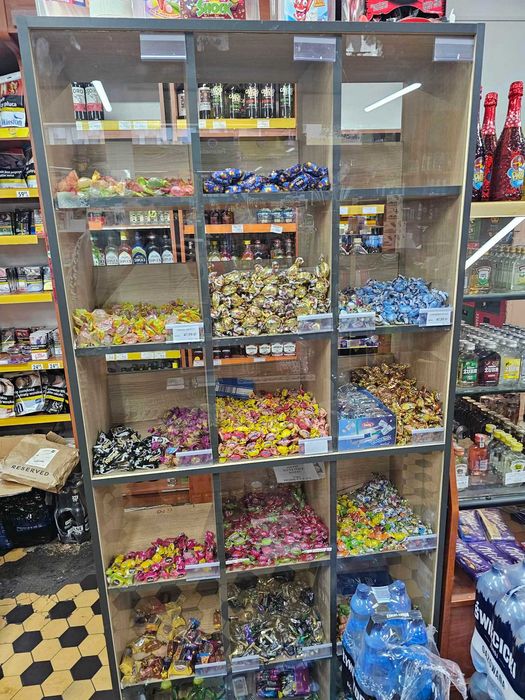 gablota przeszklona na ciastka, cukierki
