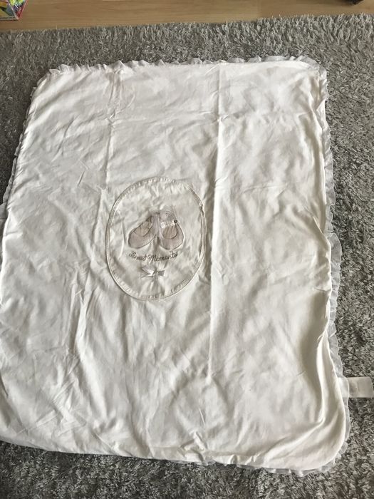 Kołderka niemowlęca Mayoral dla dziewczynki.