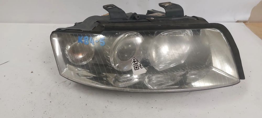 .  PRZOD PRZEDNIA LAMPA PRAWA AUDI A4 B6