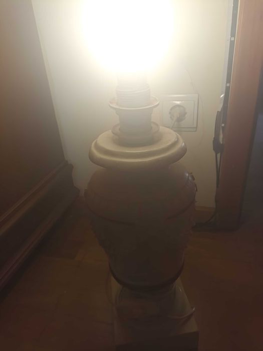 Candeeiro de Mesa Clássico – Estilo Vintage Elegante