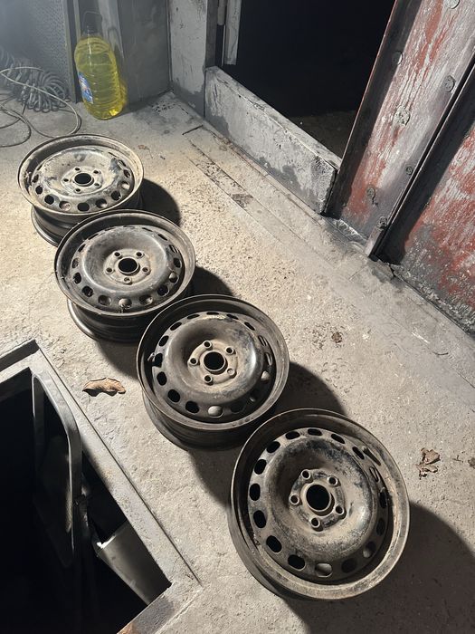 Штамповані диски оригінальні ваг  VAG 4A0601025J