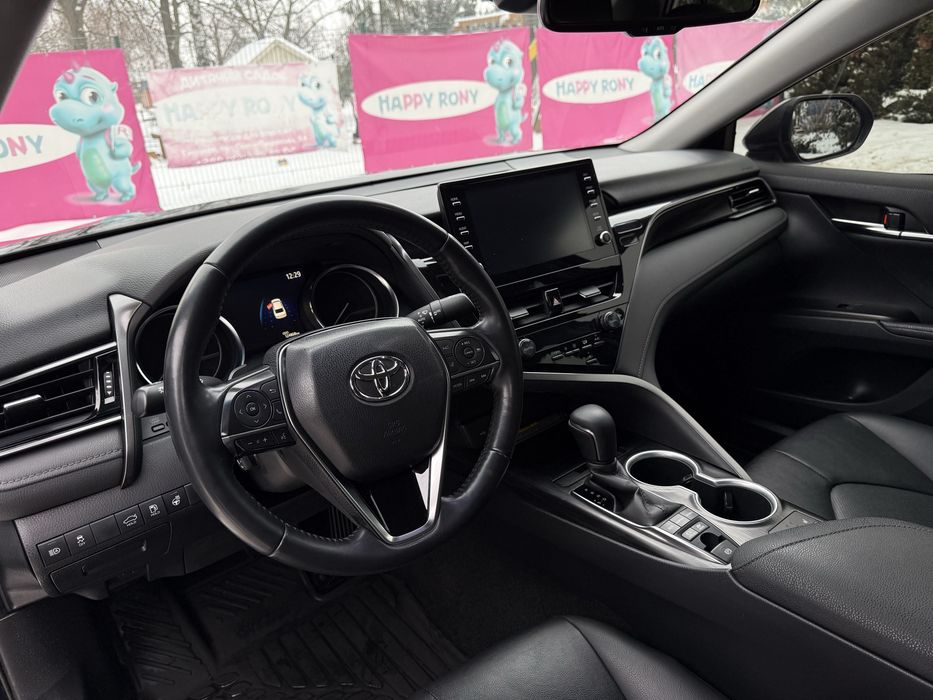 Toyota Camry HYBRID 2021 р.