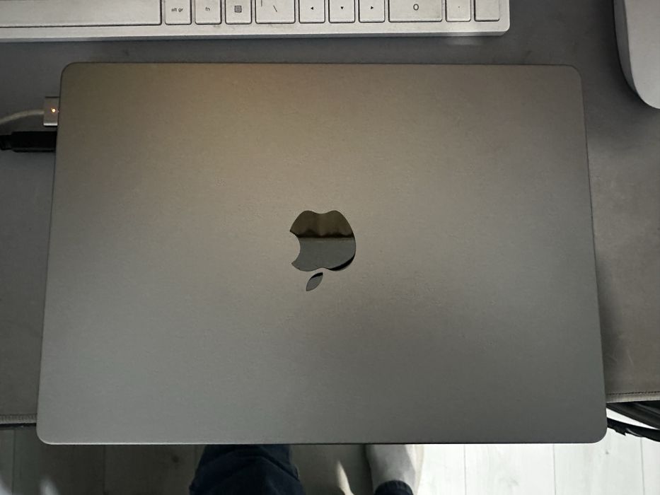 Macbook pro m2 pro 16gb ram 14 cali