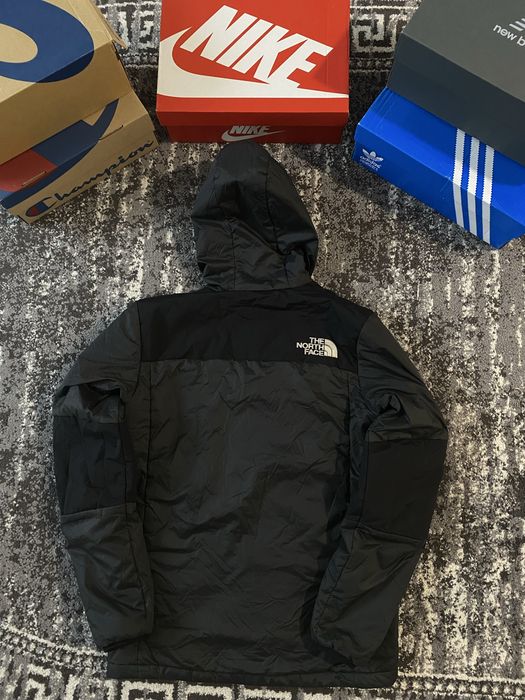 Куртка пуховик The North Face М розмір чорного кольор