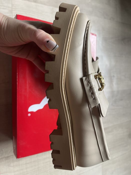 Шкіряні лофери Zara