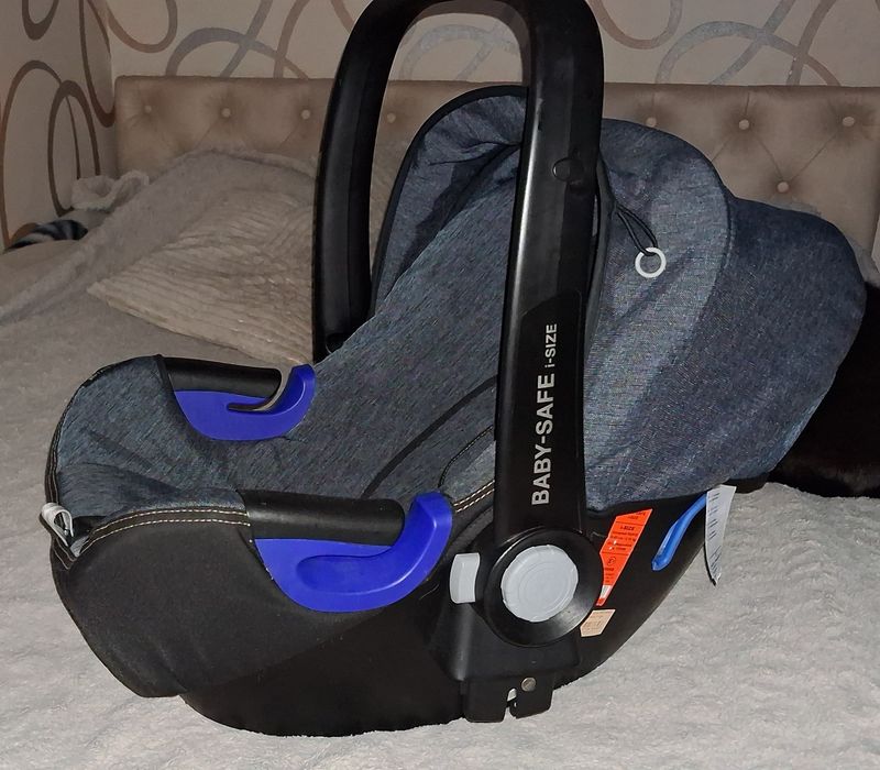 Продам автолюльку.