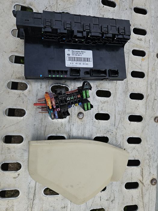 Mercedes w203 osłona moduł przekaźnik