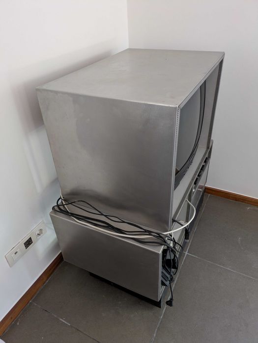 Móvel TV Inox com Rodas