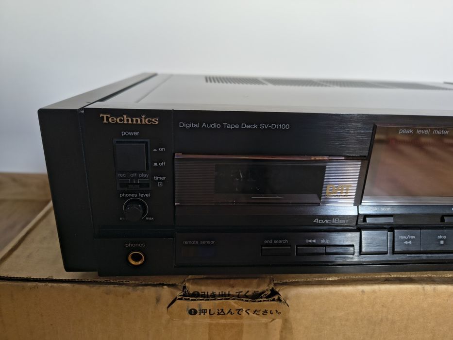 Sprzedam DAT Technics SV-D1100
