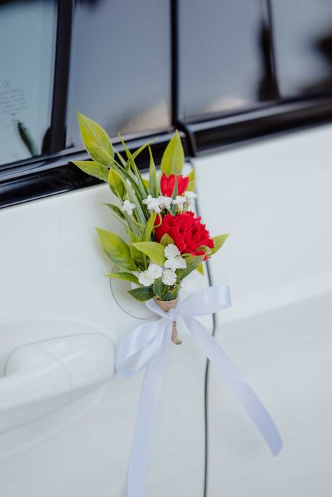 Auto do ślubu / wesela. Samochód biały Mercedes Benz