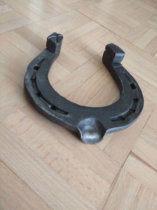 Ręcznie kute podkowy ozdobne