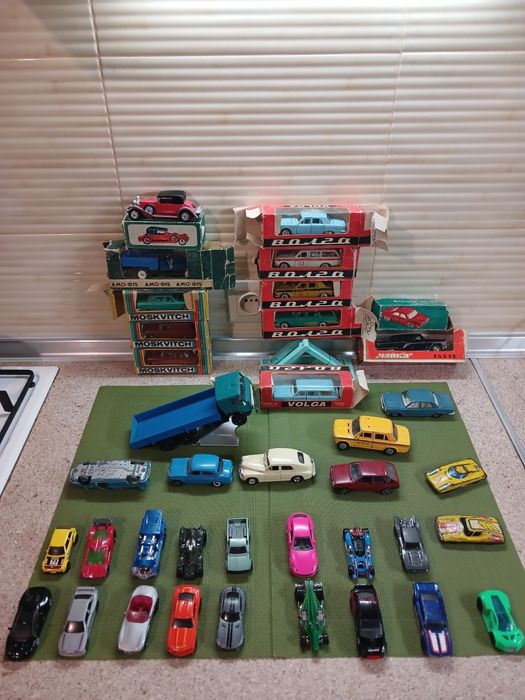 Модельки машинок.