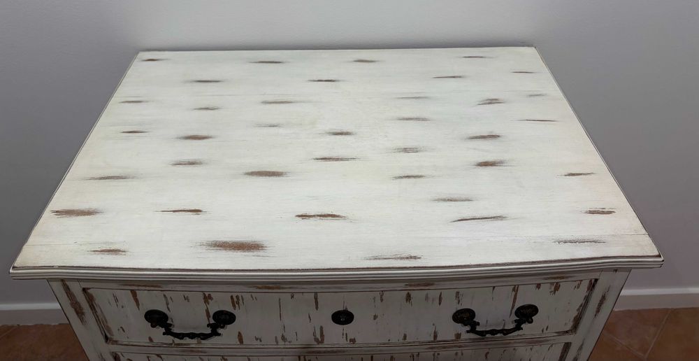 Cómoda antiga em madeira