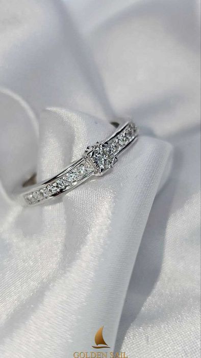 Каблучка із білого золота з діамантами 0,381 ct