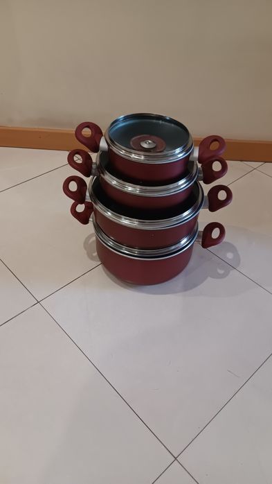 Conjunto de  4 tachos em bom estado