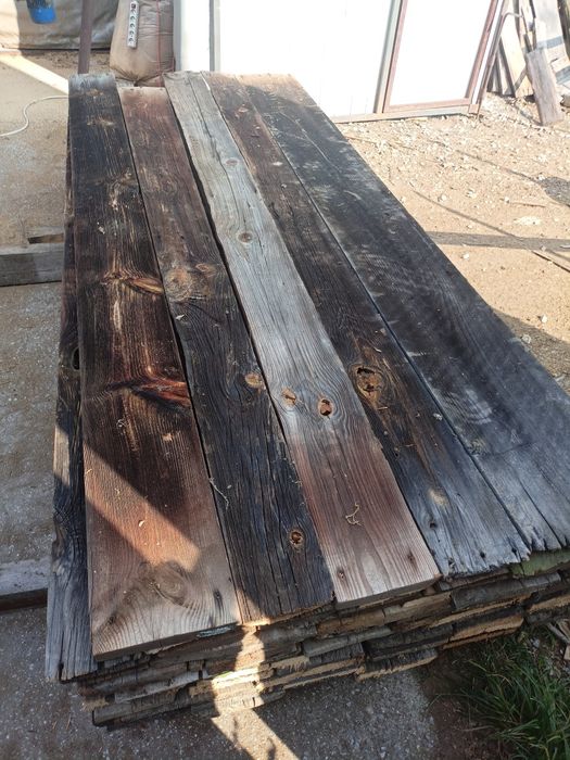 Stare deski z rozbiórki stodoły belki