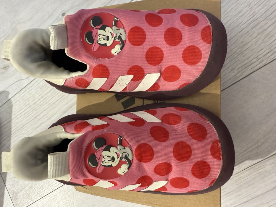Adidas кросівки