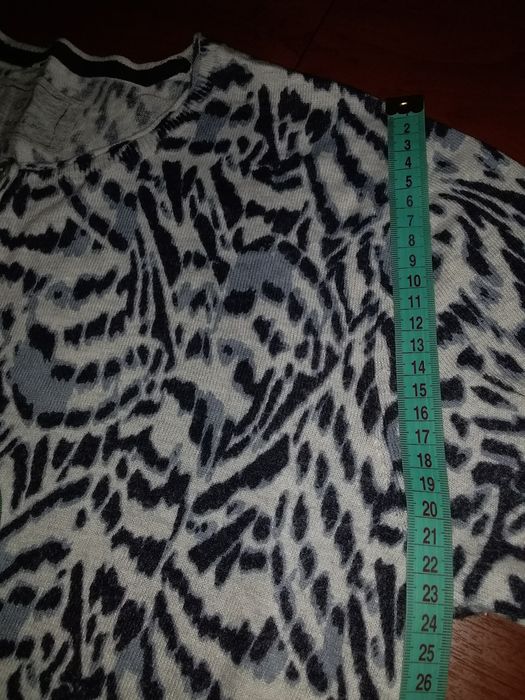 Продаю женскую шерстяную кофту, б/у, но в  хорошем состоянии.