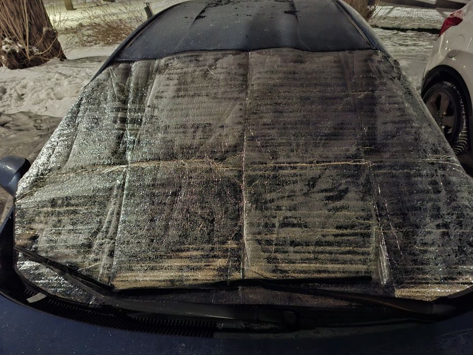 Mata na szybę do auta.