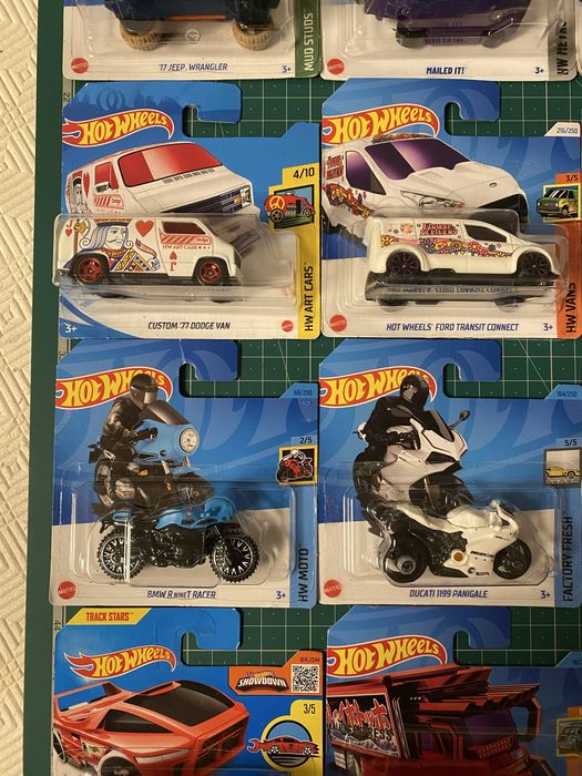 Hot wheels treasure hunt lote