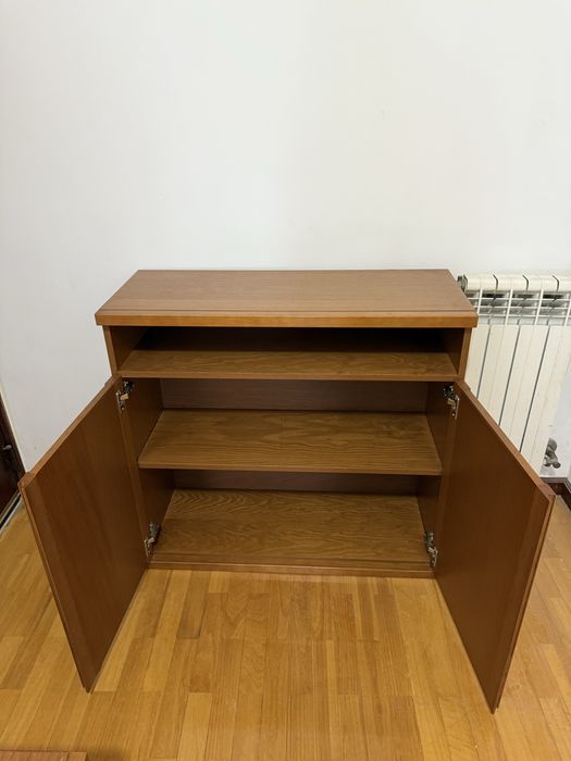 Aparador / Móvel de arrumação – com portas e prateleiras