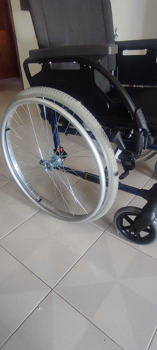 Cadeira de rodas e almofada anti-escaras impermeável