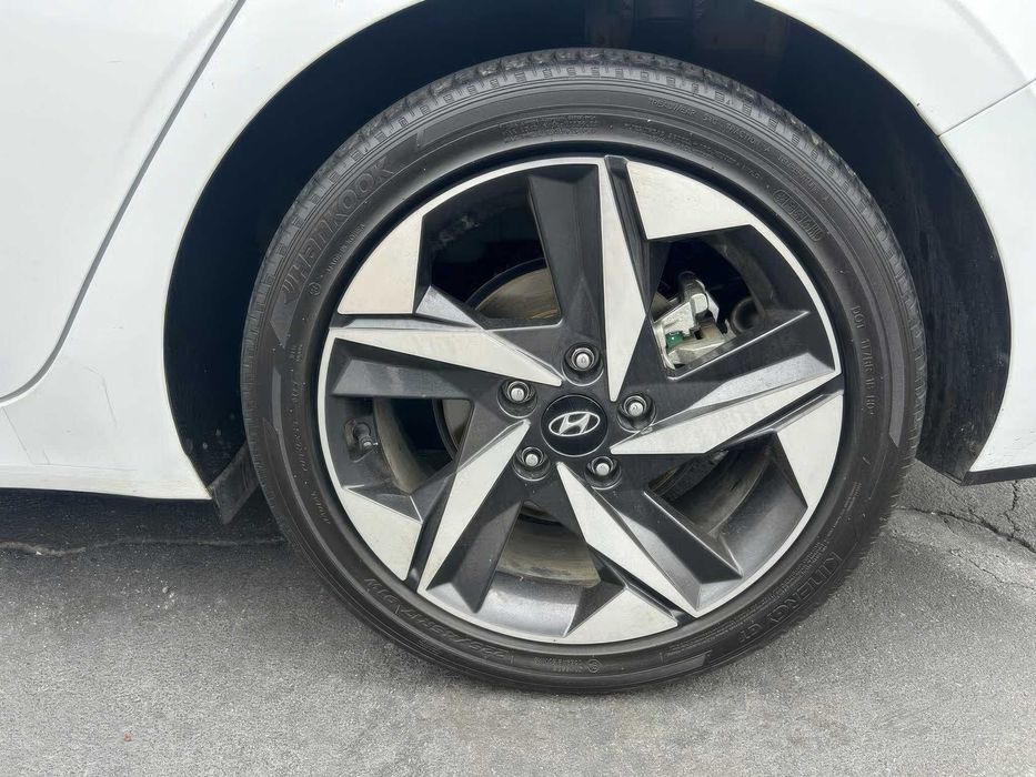 Hyundai Elantra Hyb Limited      2019