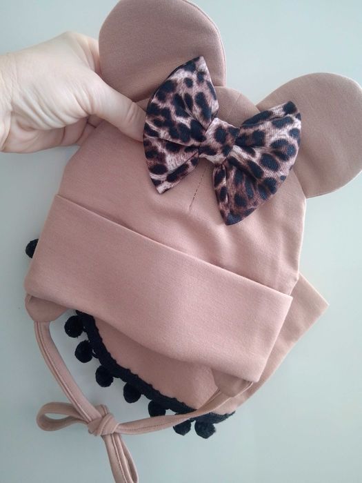 Яркая демисезонная шапка с ушками Микки трикотаж бежевая