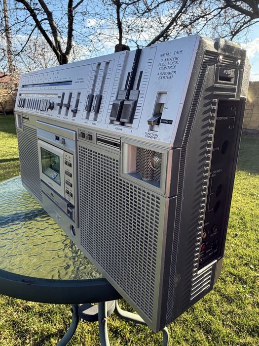 Продам магнитолу JVC M-80L