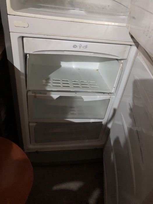 Vendo um frigorifico a trabalhar para pecas