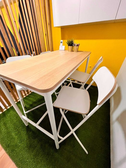 Mesa alta IKEA c/ 4 cadeiras