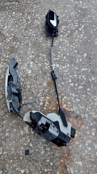 Peugeot 2008 13-19  zamek klamka drzwi lewy przód