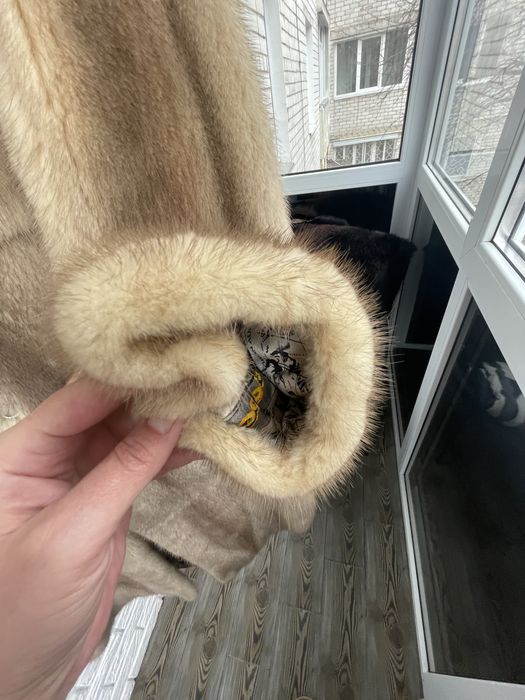 Продам норкрвую шубу,капюшон кобра,мех рысь,44-46р.