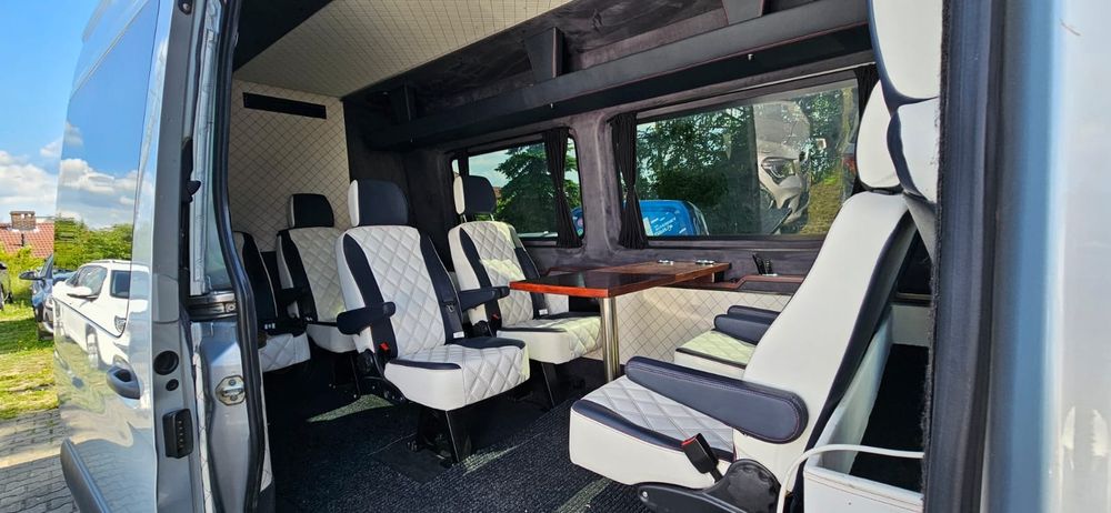 Mercedes Sprinter VIP przewóz osób transfery LOTNISKO Eventy Koncerty