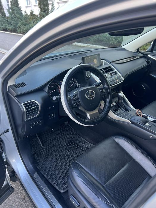 Продаю Lexus NX 200