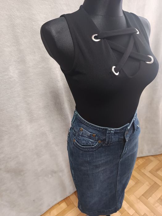 Czarne  body na grube ramiączka atmoshere 34