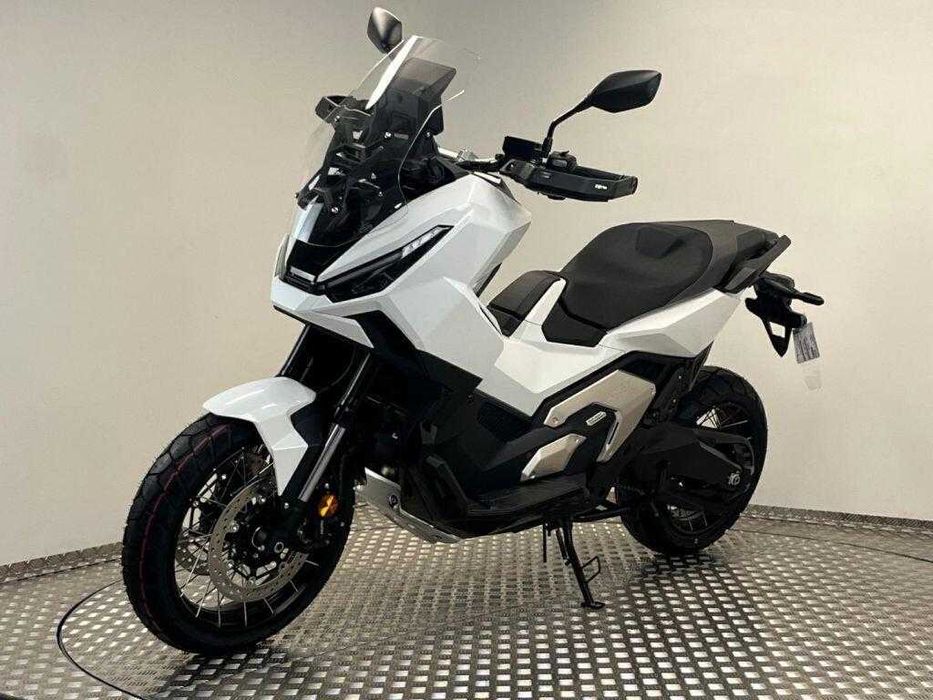 Honda X ADV 750 nunca usada, com 0 km, 1 ano de garantia, 745cc